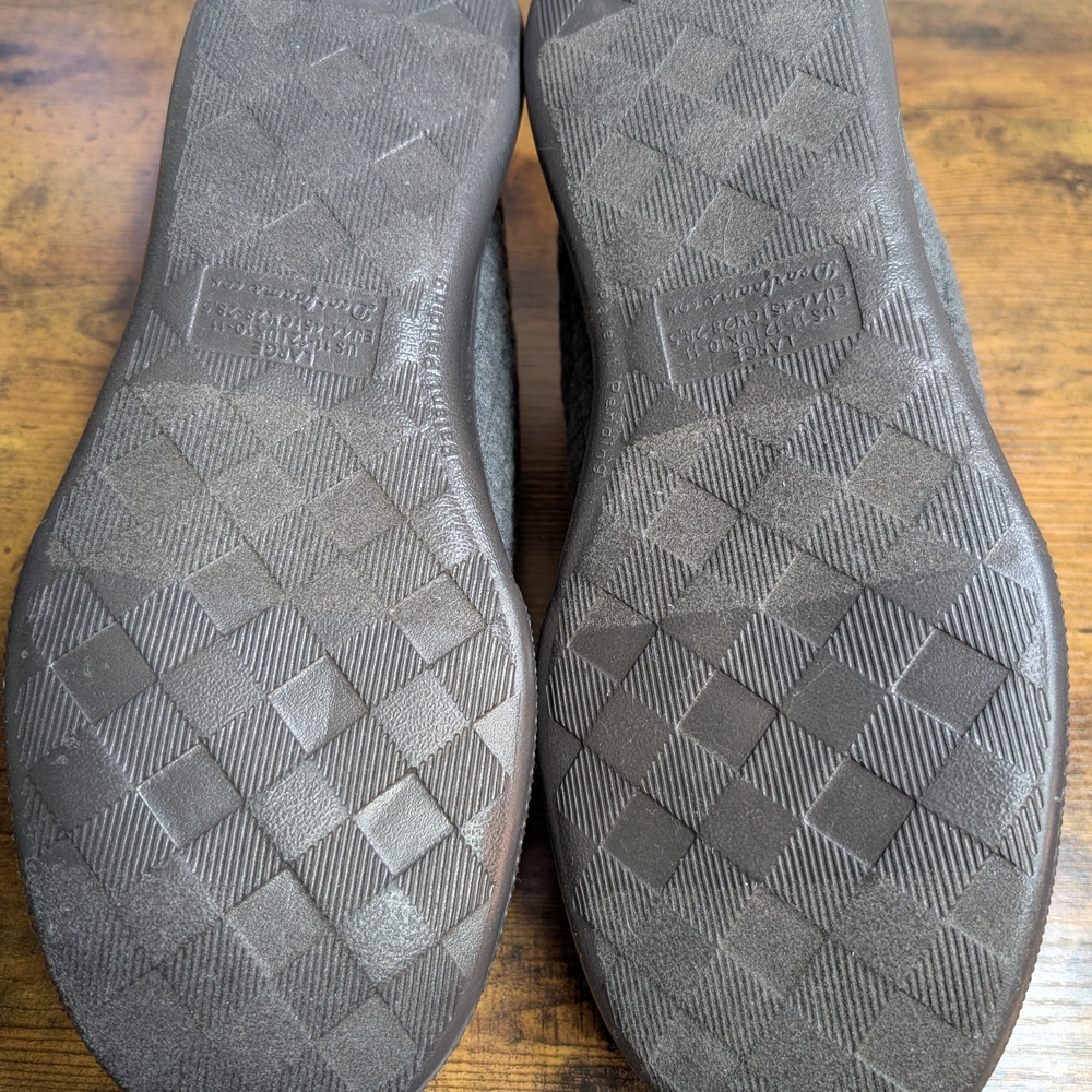 Gray Quilted Men's Slip-On Shoes Size Large - Picture 5 of 7